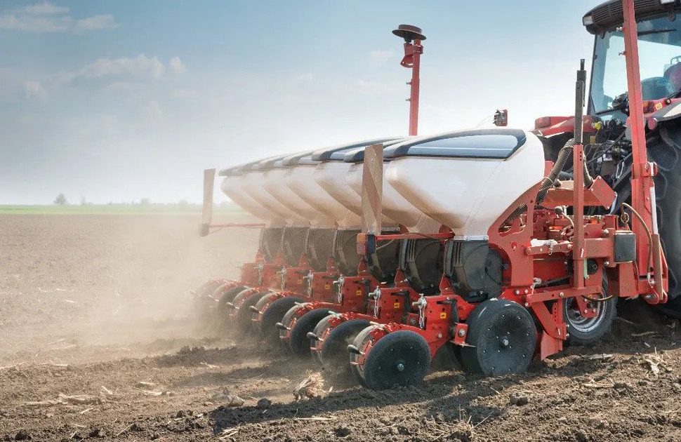 THE COMPLETE GUIDE TO LUBRICATING AGRICULTURAL MACHINERY